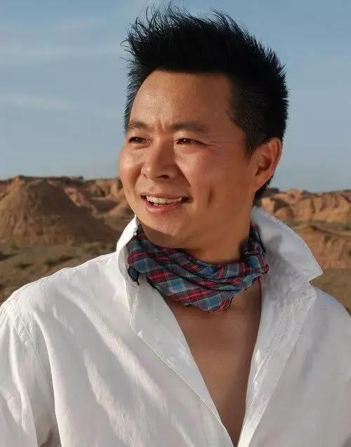 王宏伟■民歌王子王宏伟维也纳献唱钢琴公主,浪漫月亮湖,茜茜公主也吃醋