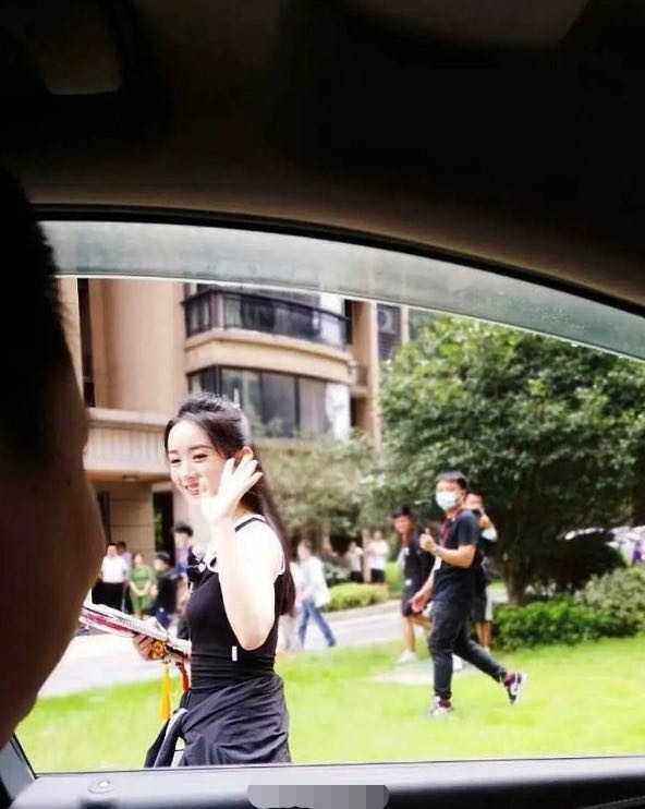 中餐厅|《中餐厅》顾客曝：张亮做饭不好吃，赵丽颖皮肤差，人均消费50元超便宜