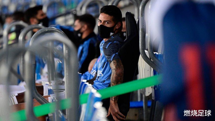 皇家马德里|皇马夺冠夜不和谐一幕!2大巨星不愿庆祝,尬笑旁观看戏