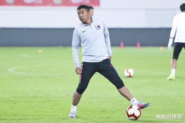 中超@“一代不如一代”引共鸣 中超球员：我们认真踢预备队过不了中线