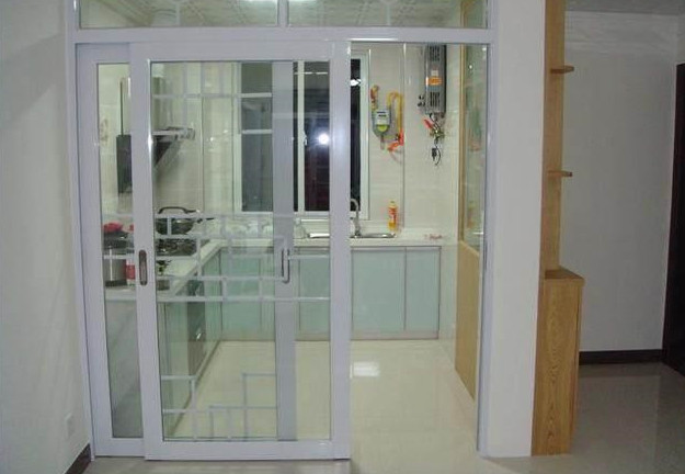 |奋斗6年买了新房，被朋友嘲笑：恭喜你换了个大的出租房了