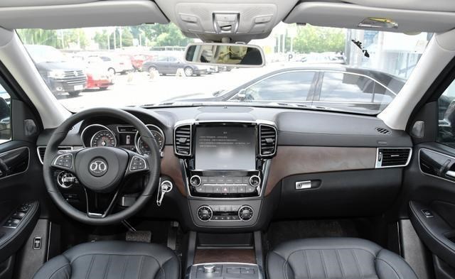 丰田普拉多|被埋没的“越野之王”，车高近2米，气场胜过普拉多，却没人理！