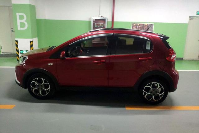 『吉利』吉利小型SUV亮相！仅3万起售！外观时尚，内饰科技感十足！超亲民