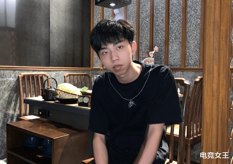 「xdd」XDD直播合同未谈拢，RNG欲告小叮当赔偿5000W！观众：太心酸了