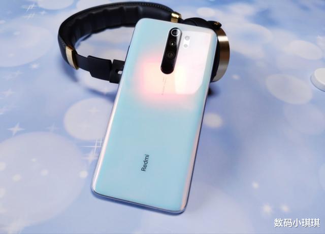 卢伟冰|终于没白等！4500毫安+6400W跌至999，网友：还是卢伟冰厚道