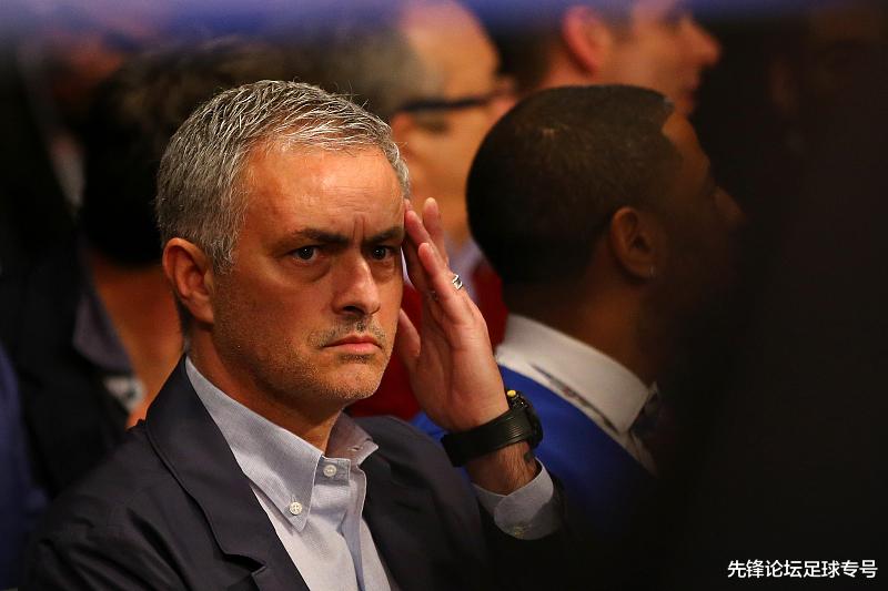 英超|英超收尾疯狂:曼联默契球坑切尔西,穆里尼奥前任接替索帅真不是剧本