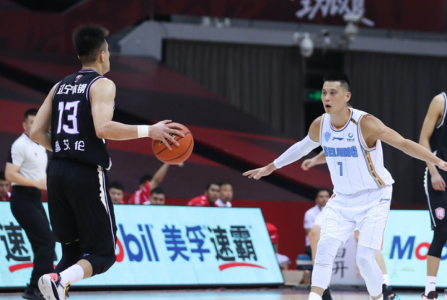 [辽宁男篮]大反转！CBA豪强官宣重大决定，彻底弃用全华班，惨遭球迷嘲讽