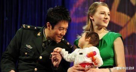 蔡国庆|她是蔡国庆的妻子，长这么漂亮，难怪51岁的蔡国庆一直不肯不公开