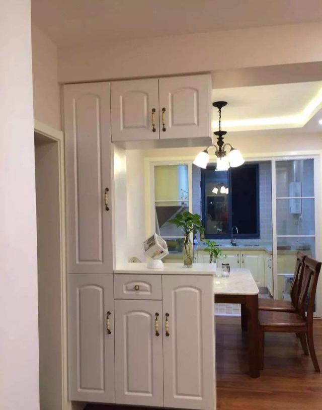 |进门就是餐厅厨房，如何设计玄关鞋柜？这样的点子很赞