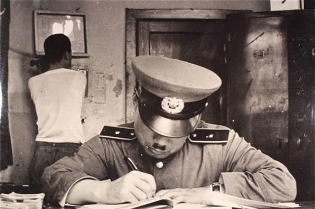 日军▲他救下一只小狼,被日军残忍杀害。17年后,小狼为他报仇雪恨