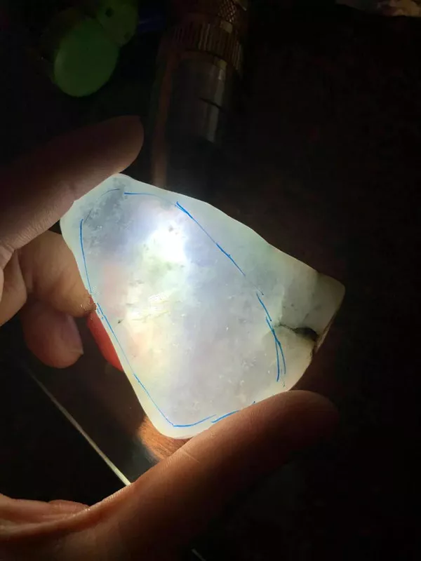 雕刻|男子在夜市1500淘的翡翠小原石,雕刻出来的成品连自己都吓了一跳!