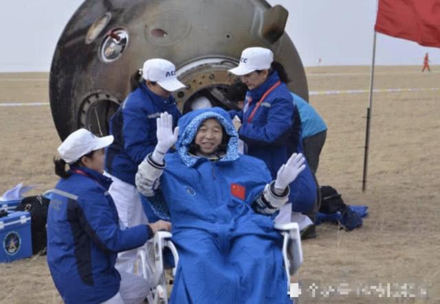 宇航员：宇航员为什么在返回地球后，需要被人抬下来？背后的艰辛谁人知晓