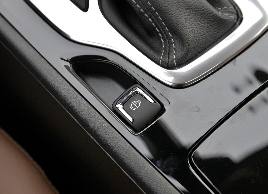 别克君威：你会花14万买B级车别克君威吗？是不值还是超值？