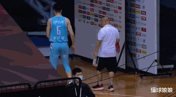 季后赛|强行复出再次受伤!完了,季后赛赶不上,夺冠的机会都没了