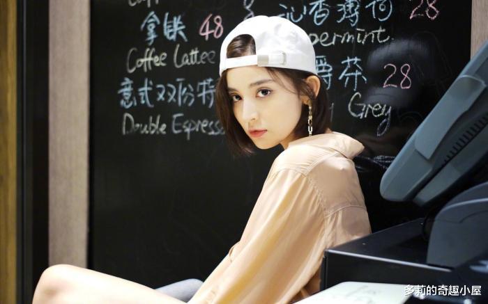 「古力娜扎」古力娜扎有多敢穿？大胆挑战七十度液体裙，真当自己没男粉吗？