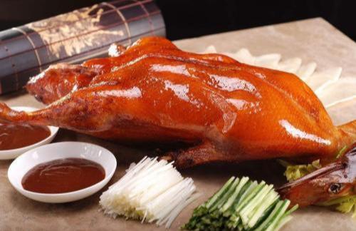 [烤鸭]去北京吃烤鸭被问：鸭架要炸还是煲汤？不要犹豫，回答4个字就行