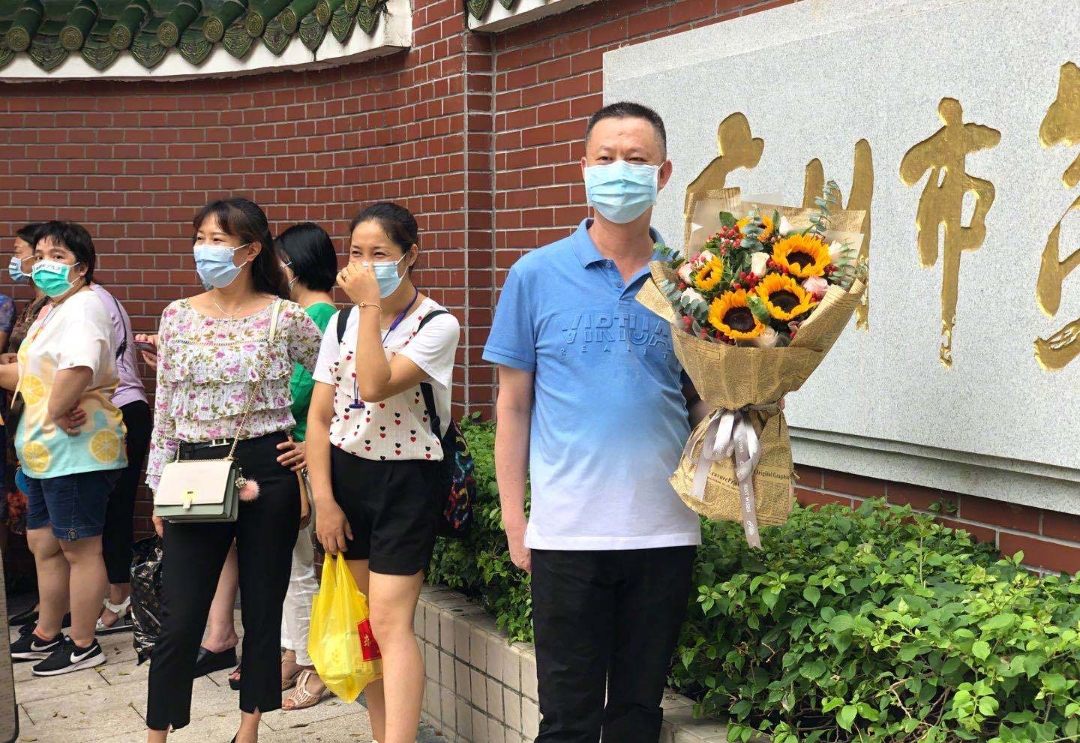 |2020高考“最伤心”父母! 看到孩子成绩大怒:花十几万就考这样?