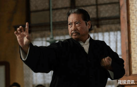 元秋▲讽刺成龙怒怼洪金宝，周星驰求着出山，如今70岁成“烂片女王”