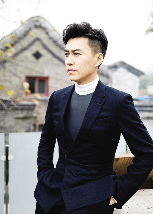 靳东|靳东退出演出赔违约，也不和她演戏，看到女主网友就理解了！