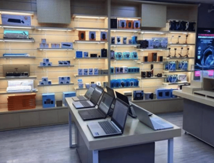 去实体店买电脑,为啥商家都是从仓库拿货?内行人说出秘密!