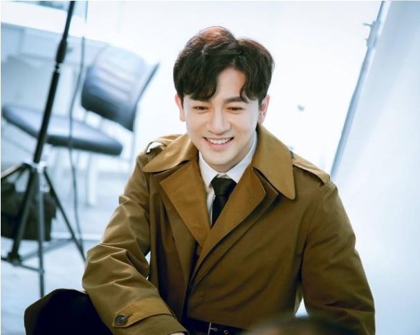 『苏有朋』47岁苏有朋近照，独宠了16年老婆正面曝光，原来是我们熟悉的她