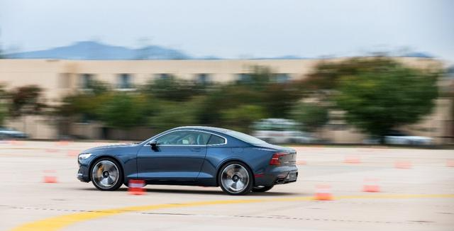 『沃尔沃』十年磨一剑，吉利、沃尔沃双剑合璧，极星问世，4秒破百