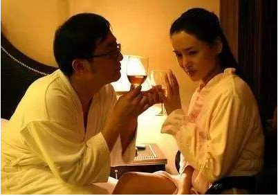 「潜规则」华为员工爆料：公司里的漂亮女同事，如何“潜规则”上位？
