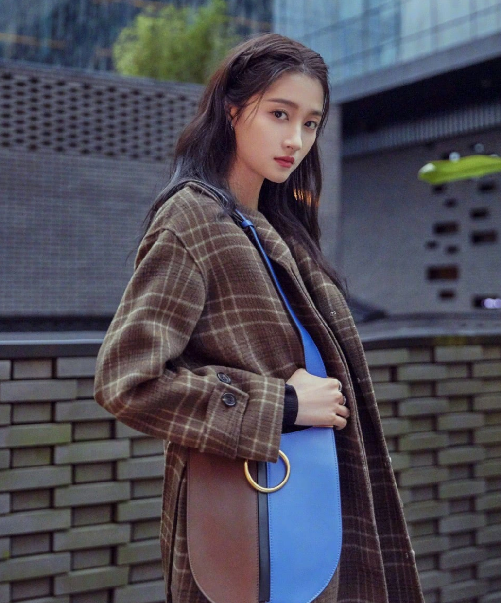 【关晓彤】为什么鹿晗如此喜欢关晓彤呢，看到照片就明白了