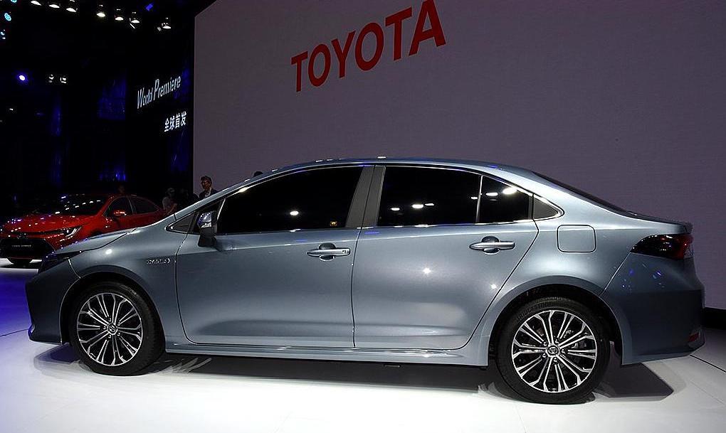 「丰田普拉多」这才是丰田的“王牌”,油耗4L,品控世界皆知,一年卖出355156台