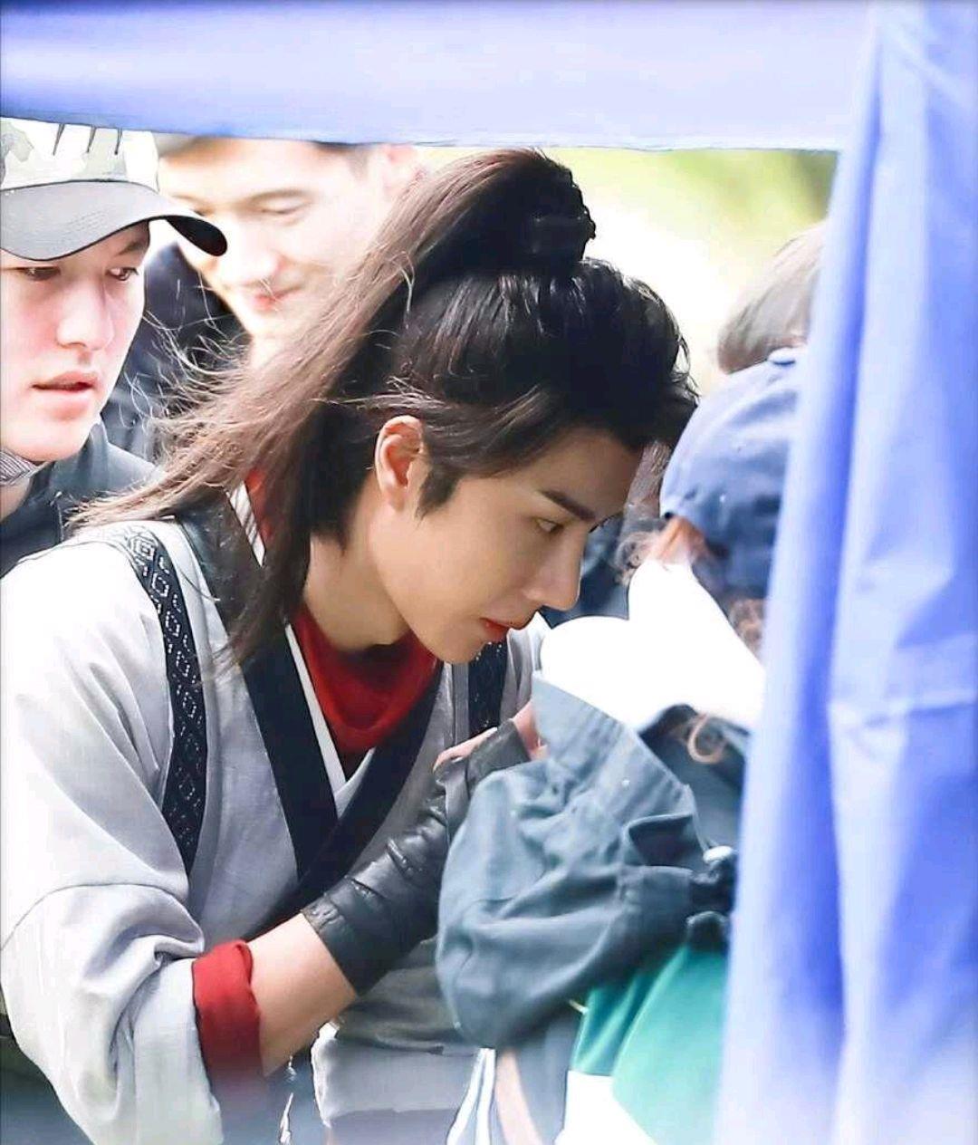 王一博▲横店鹰眼王一博退场了！端王殿下将登场！一博杀青快乐！有翡必爆