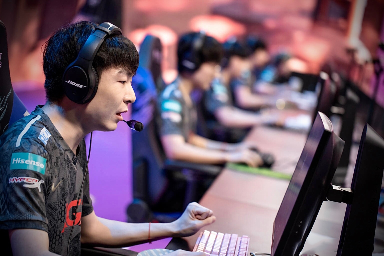 jdg|S10小组赛第一个爆冷出现了，JDG官方被冲，1小时15000评论！