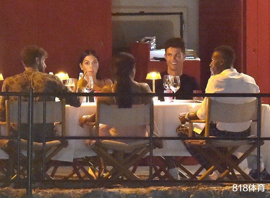 AC米兰|C罗请友人海边共进浪漫晚餐! 总裁干杯一饮而尽, 乔妹晒爱马仕包包