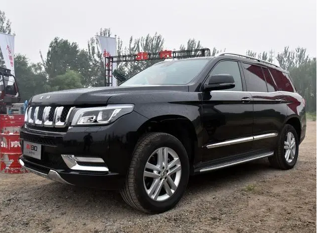 奔驰|北汽造出“换标”奔驰，曾定价100万，今库存成灾，长满青苔