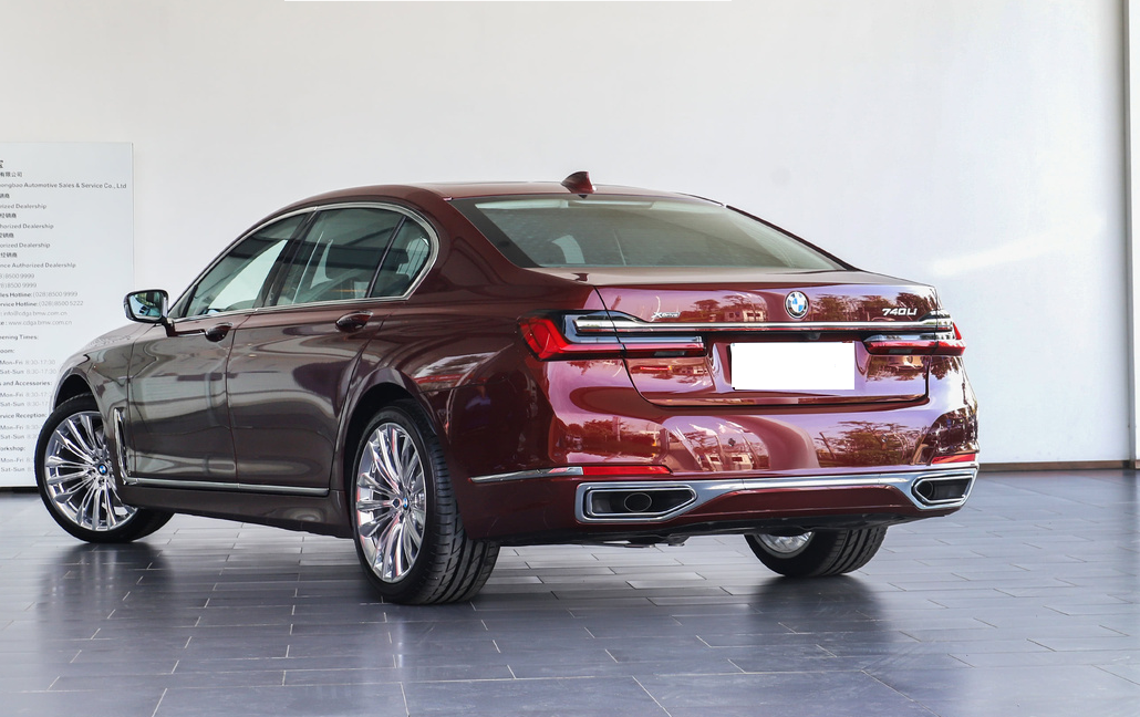 『宝马7系』开它到哪都有面子！30岁男人的梦想，现下探12.4万，2.0T油耗6.9L