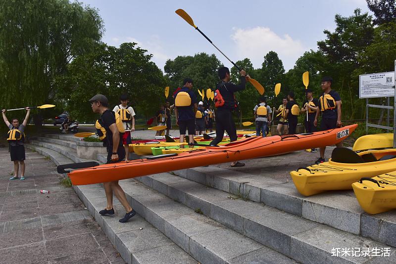 招聘|制衣厂老板好不容易招进一帮新员工,开除一名普工后却万万没想到