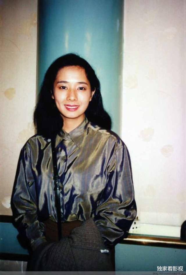 毛舜筠|60岁毛舜筠越活越年轻,和大14岁老公似父女,难怪被张国荣赞漂亮