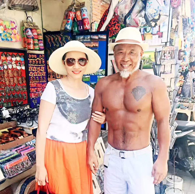 衰老@中国版“龟仙人”64岁肌肉饱满，撩走小13岁娇妻，力量训练真香