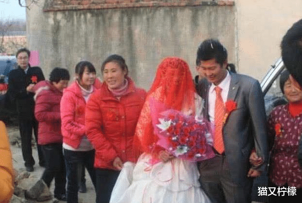 朱之文|朱之文儿媳直播力捧弟弟，老公被晾一边，网友不买账直喊走开