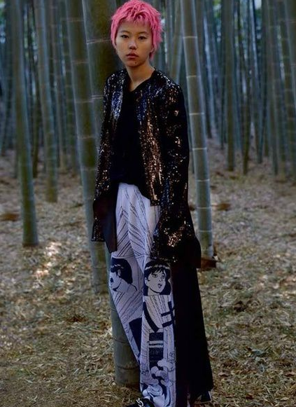 窦靖童|窦靖童开始淑女打扮? 23岁留长发穿红衣, 王菲看完能放心恋爱了