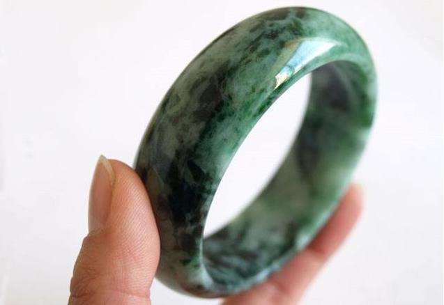 翡翠|想要出高绿?小众的癣夹绿翡翠你了解吗