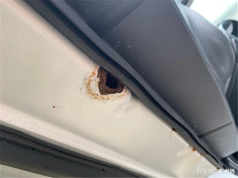 国产车|又一国产车成变“生锈王”，车主寒心：一摸车门满手铁锈！