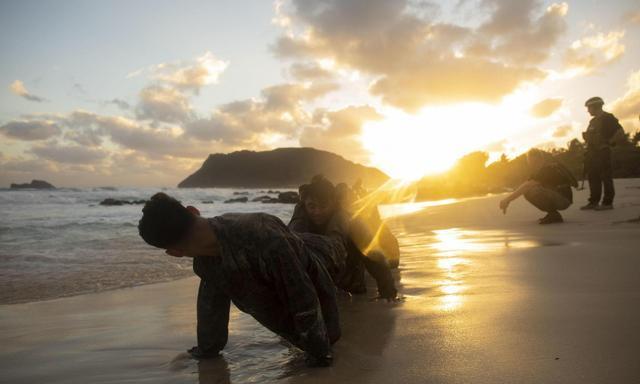 西方有多倡导新闻自由？特种部队进行秘密行动，却被记者全球直播