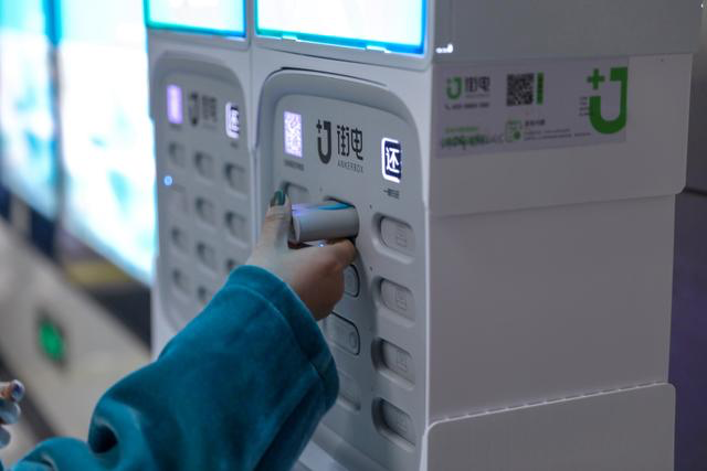 王思聪|曾红极一时，三年败光120亿，被王思聪立帖暗讽，如今再创第一