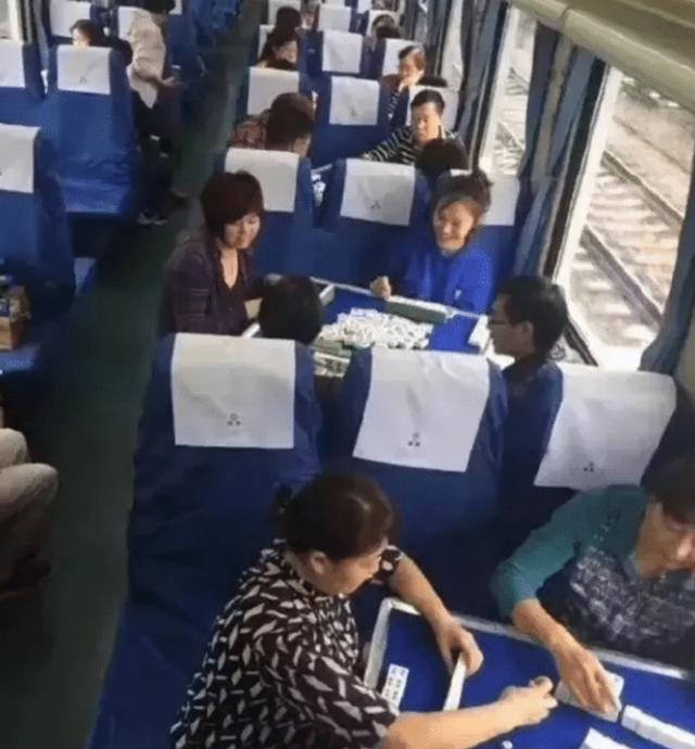 宇航员|“女性宇航员在太空会不会来大姨妈？”哈哈哈评论是直男癌晚期吧...