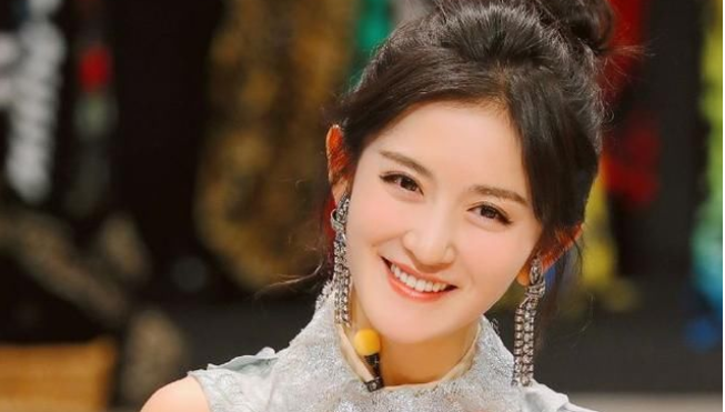 梁艺|马上要成为湖南台“一姐”，突然全身瘫痪，只能靠轮椅生活