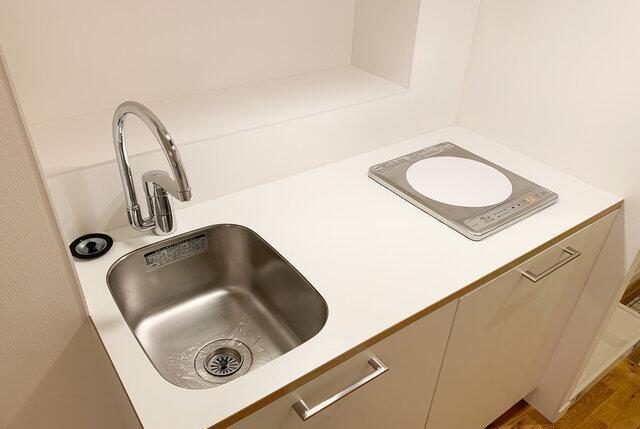 |日本一套21㎡房租了10年，没有卧室客厅地板当床，空无一物像新房