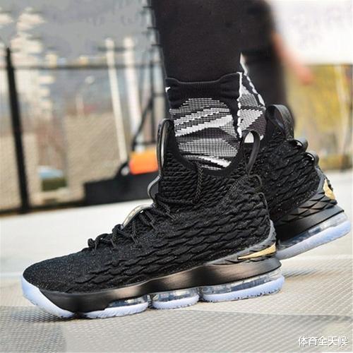 金信煜：耐克多给詹姆斯六亿，粉丝第一的C罗输在哪里？