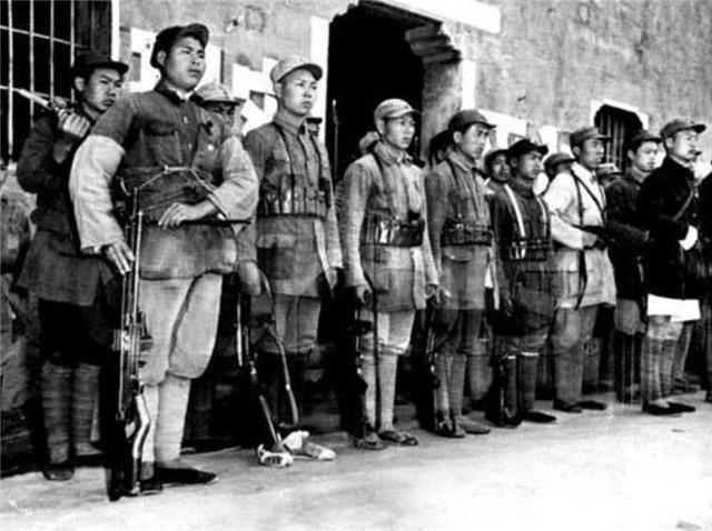 汤恩伯|81年前,3位八路军团级干部拉着2000人投靠汤恩伯,后来结局如何?