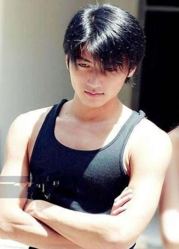 谢霆锋|张柏芝儿子因颜值高被禁止整容，10岁次子酷似谢霆锋，桃花眼亮了