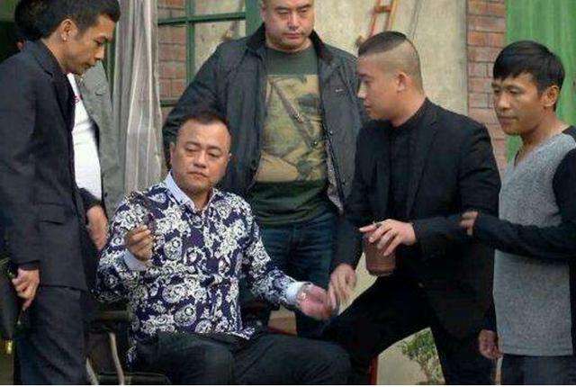 赵本山|张家豪与李宝敏在酒吧发生冲突，俩人较量身手，赵本山出面才解决